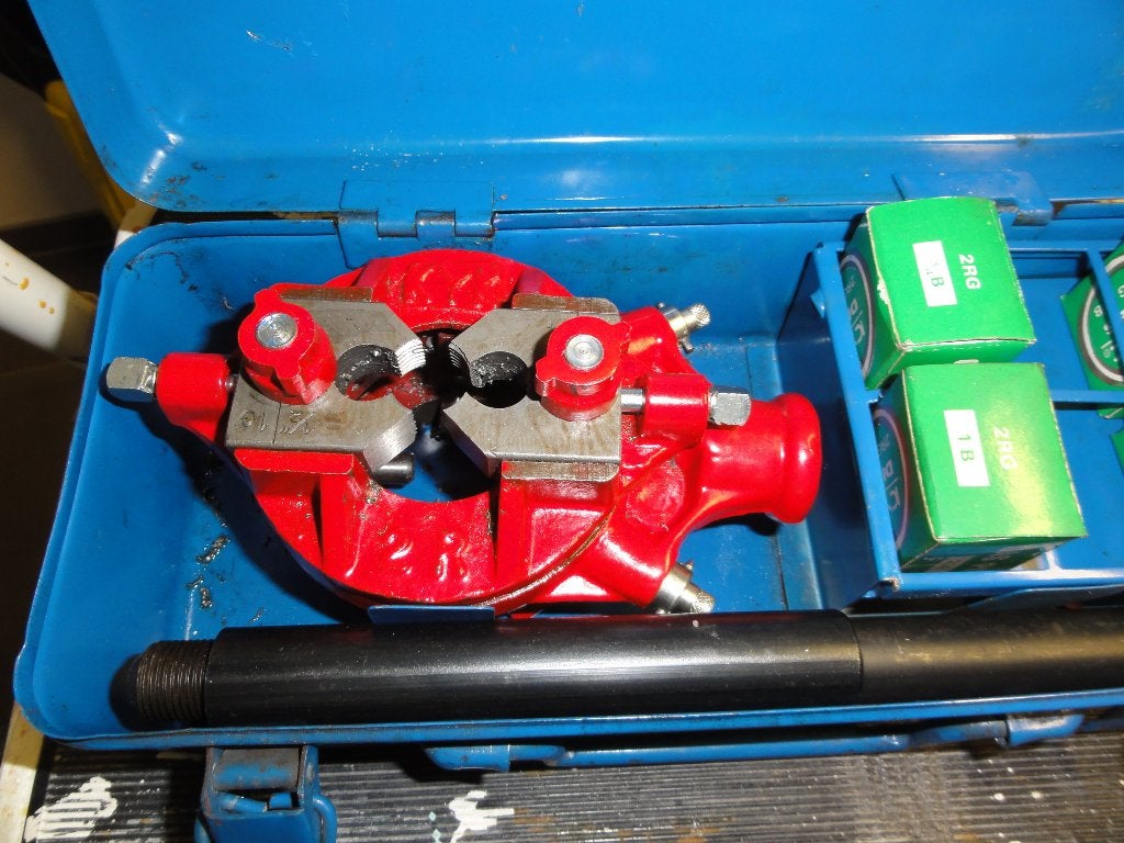 FILIERES .. ETAT NEUF .. COMPLETE ..  ACCESSOR .. OUTILS ., Enlèvement, Neuf, Outil de coupe, Facom