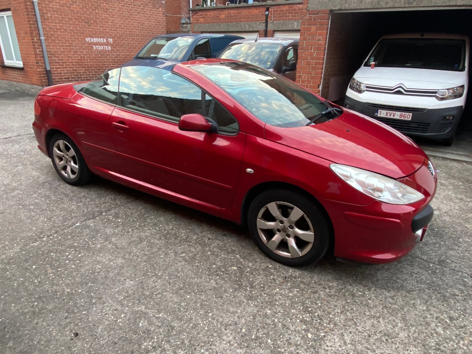 Peugeot 307 cabrio 1.6 benzine airco gekeurd vvk prijs 2950€, Stof, Zwart, Cabriolet, Parkeersensor