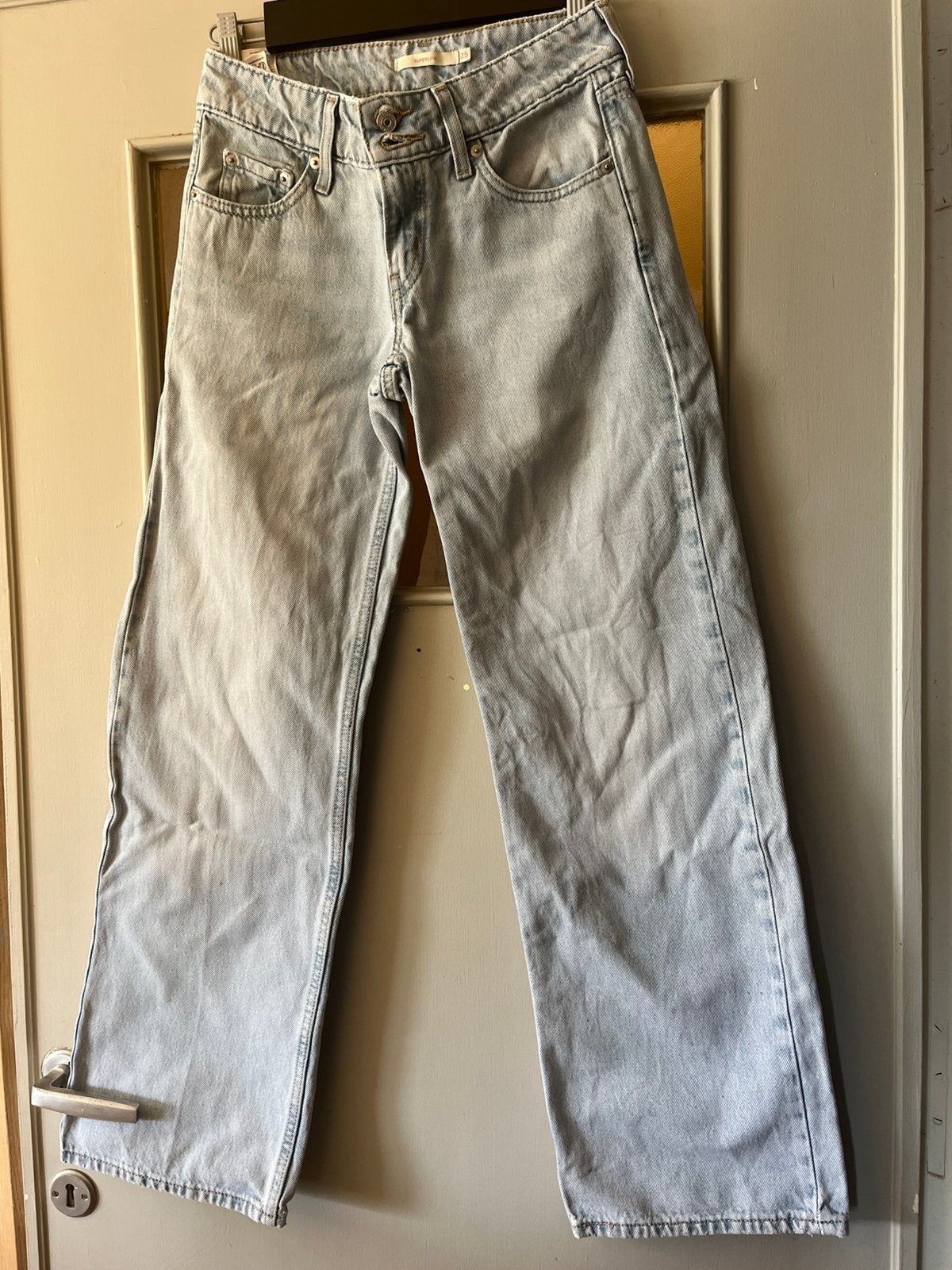 low waisted Levi’s broek, Kleding | Dames, Broeken en Pantalons, Ophalen of Verzenden, Zo goed als nieuw