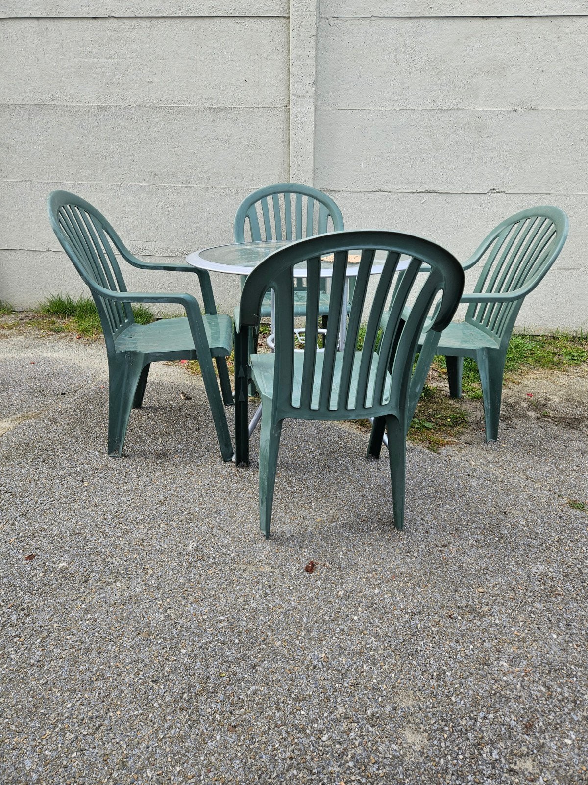 Set de jardin comprenant une table de jardin et 4 chaises de, Enlèvement
