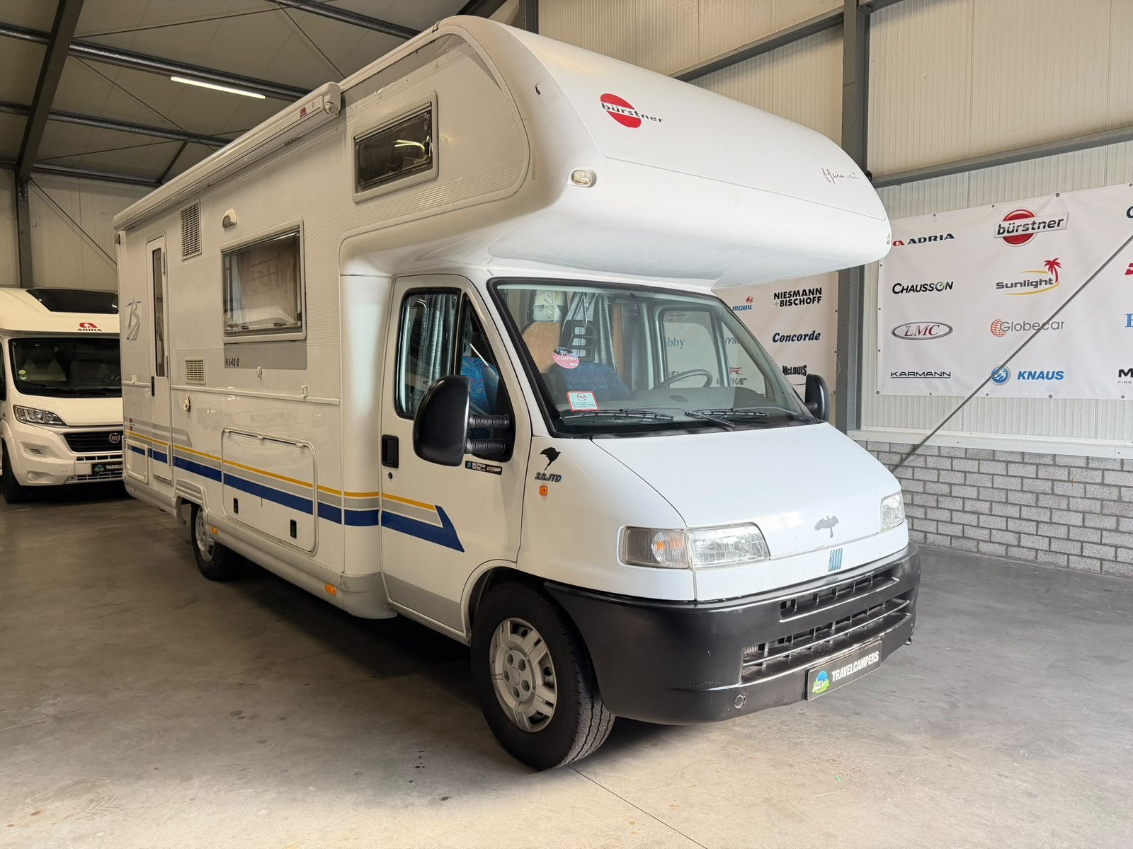 Bürstner A642-2 Active Alkoven – 2.8 JTD –79.690 km –, Caravanes & Camping, Siège de train, Jusqu'à 4, 6 à 7 mètres, Fiat