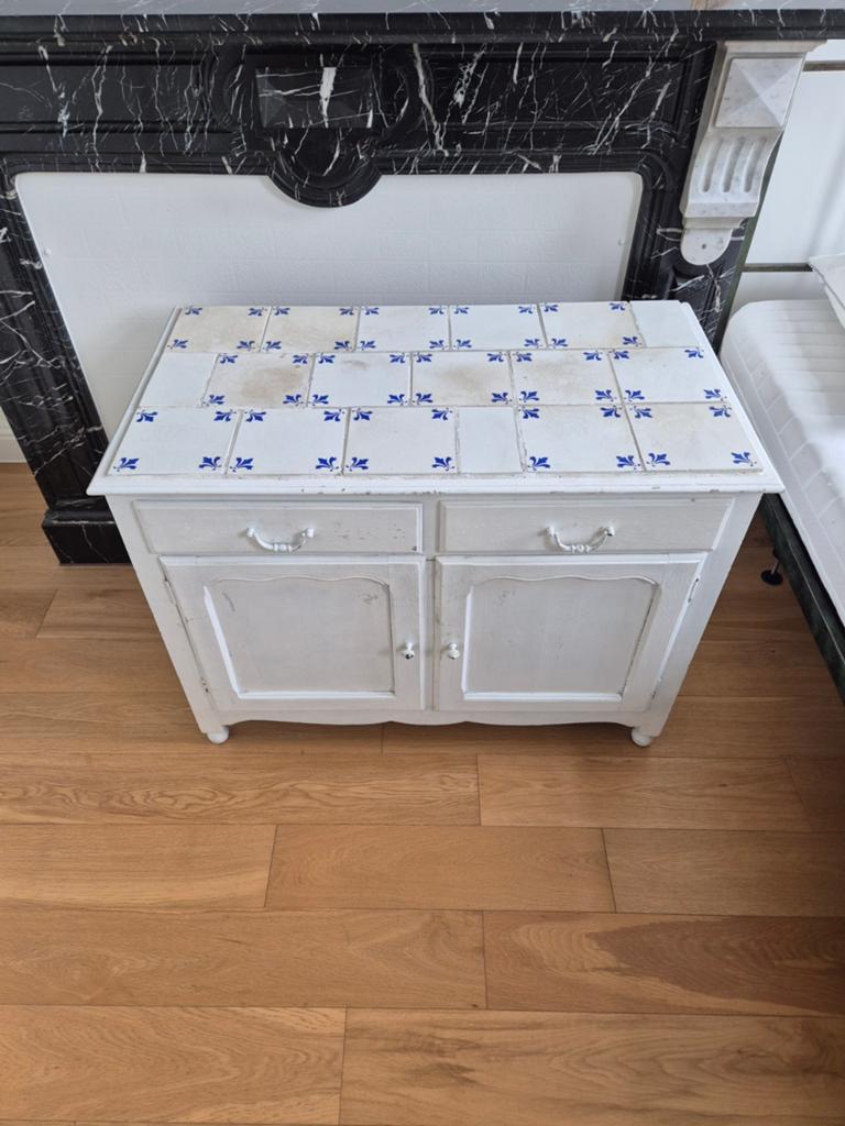 Stevig houten kastje met tegeltjes bovenop, Ophalen, Gebruikt, 50 tot 100 cm, 25 tot 50 cm
