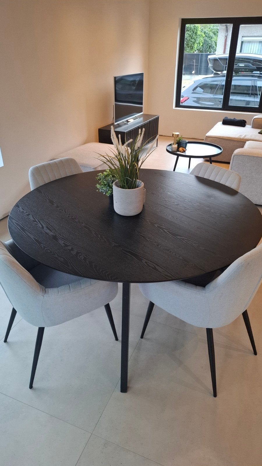 Zwarte houten ronde eettafel, Huis en Inrichting, Tafels | Eettafels, Ophalen, Gebruikt, Scandinavisch, Vier personen