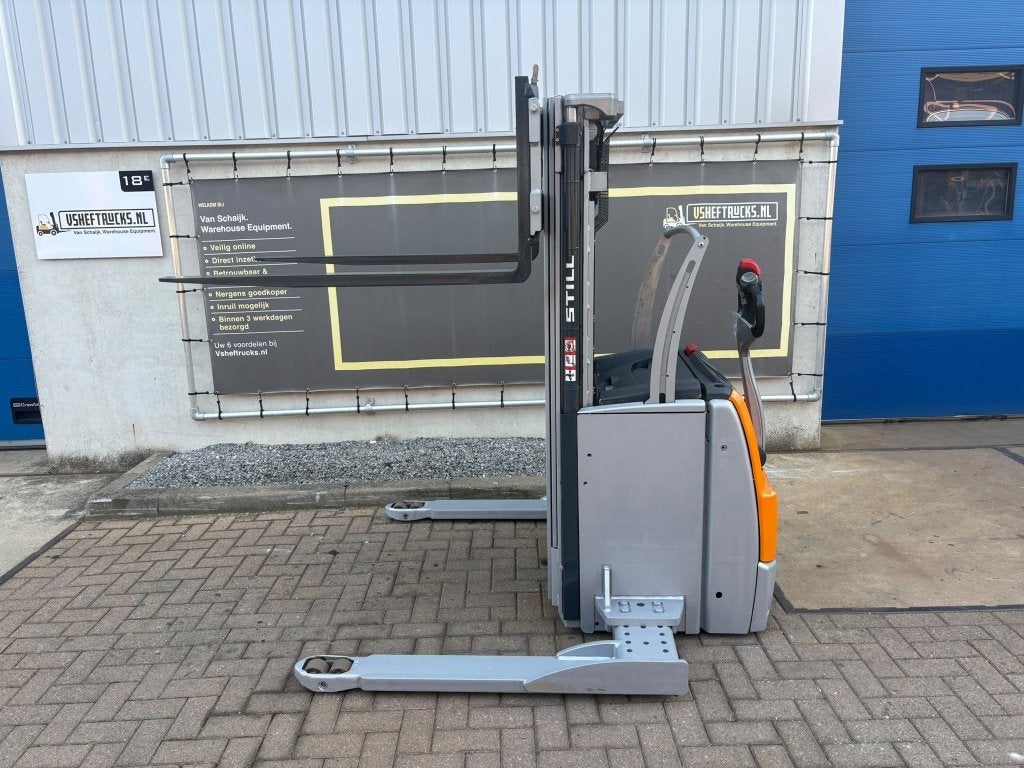 VS-23075 Elektrische triplex breedspoor stapelaar Still, Gebruikt