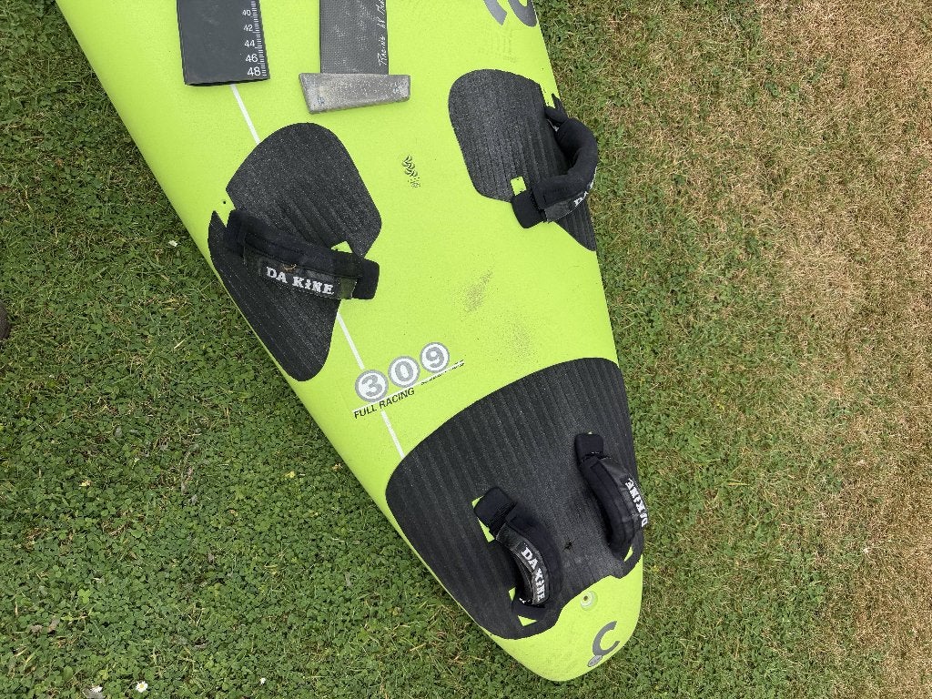 Planche à voile ACE 309 Full Racing – avec aileron, Ophalen, Gebruikt, 300 cm of meer, Met vin(nen)
