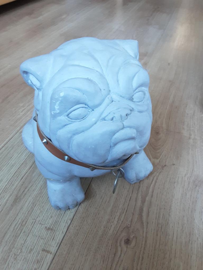 Betonnen beeld hond, Enlèvement