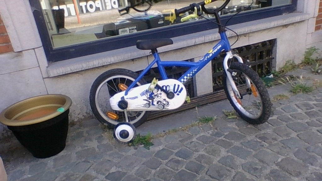 blauw kinderfietsje, Ophalen, Zo goed als nieuw