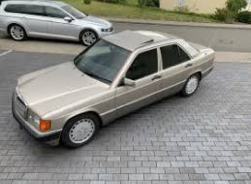 MERCEDES W201 190 2.0 BENZINE BENZINE, 4 deurs, Zwart, 4 cilinders, Sound system