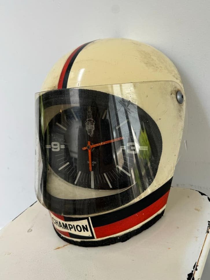 Vintage Champion Motorhelm reclame Klok