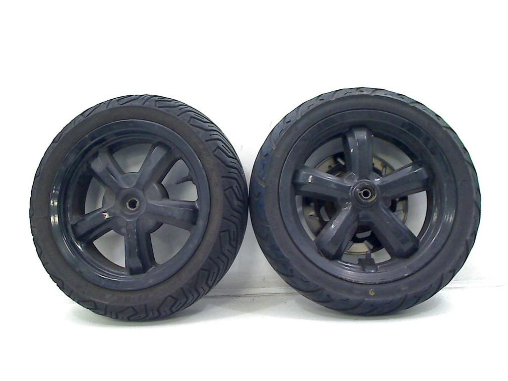 JEU DE JANTES Sym Fiddle 4 50 4T E5 2021-2024, P.J. Troelstraweg 8 8
3144 CX  MAASSLUIS, NL, Info@cama-motorparts.nl, Utilisé