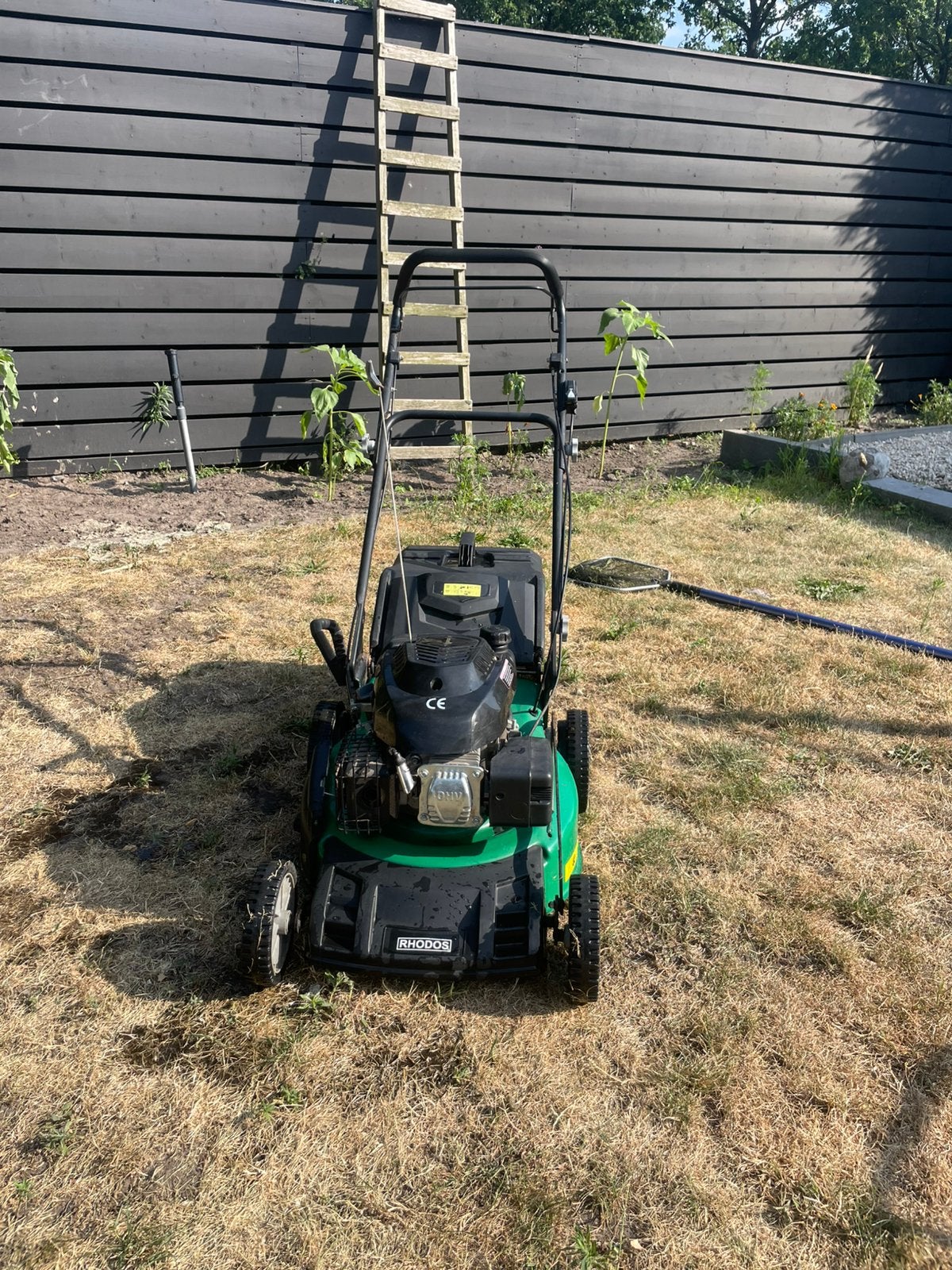 Rhodos benzine grasmaaier – zeer nette staat, Jardin & Terrasse, Tondeuses à gazon, Neuf, Tondeuses à gazon à essence, 30 à 39 cm