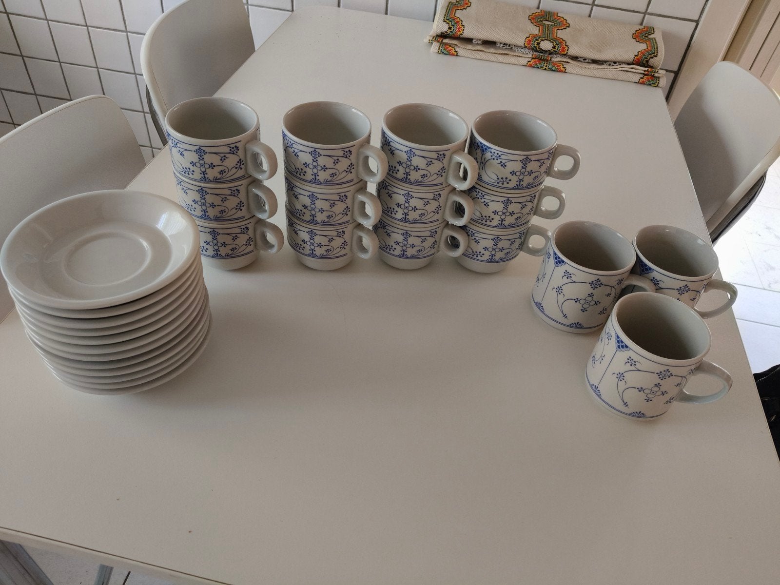12 tassen en 3 mokken met blauw motief, Huis en Inrichting, Ophalen, Gebruikt