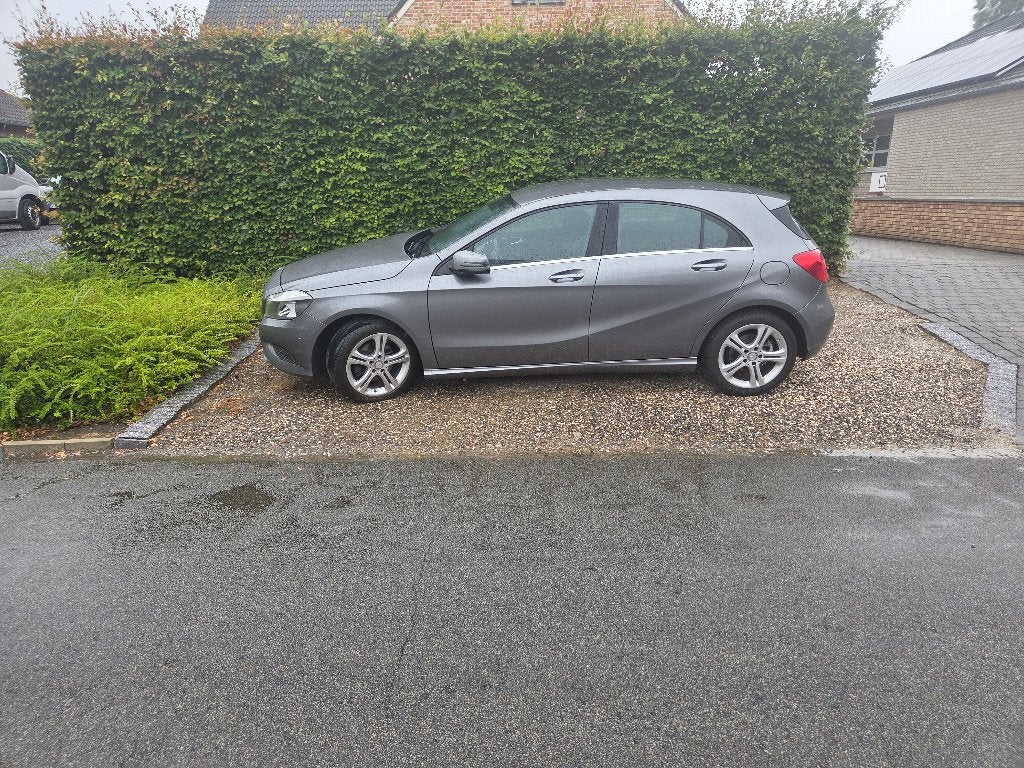 Mercedes A klasse 180 URBAN, Auto's, Mercedes-Benz, 4 cilinders, Leder en Stof, 127 g/km, 1595 cc