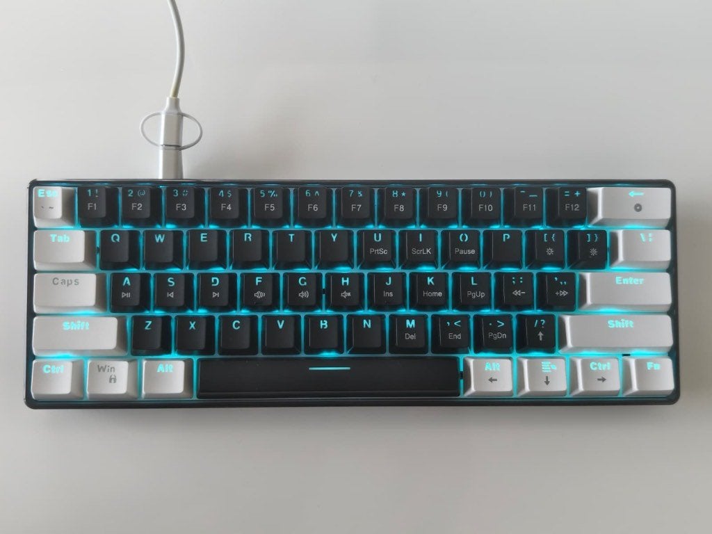 HXSJ V900 Mechanisch Gaming Toetsenbord 60% Compact - nwst!, Computers en Software, Toetsenborden, Gaming toetsenbord, Ophalen of Verzenden