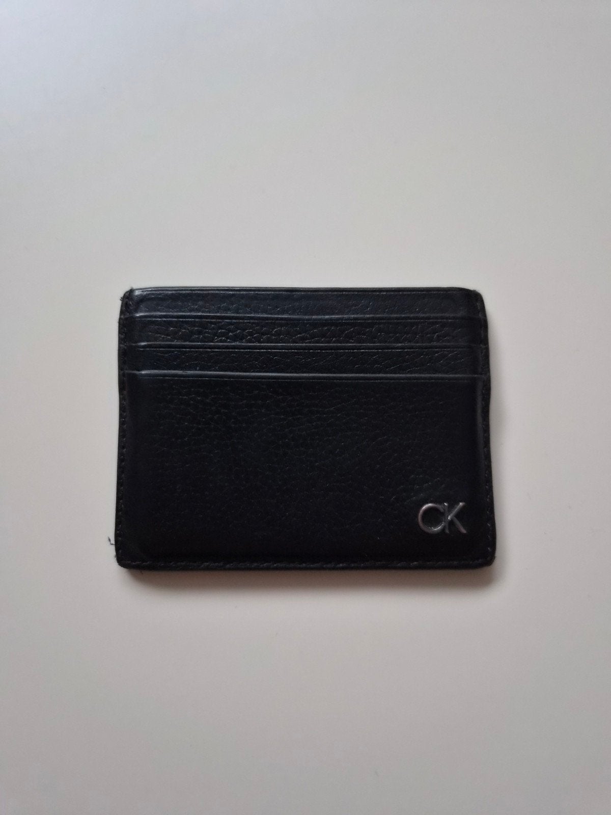 Porte-cartes Calvin Klein CK Pebble 6CC Noir en Cuir, Bijoux, Sacs & Beauté, Autres marques, Cuir, Enlèvement ou Envoi, Utilisé