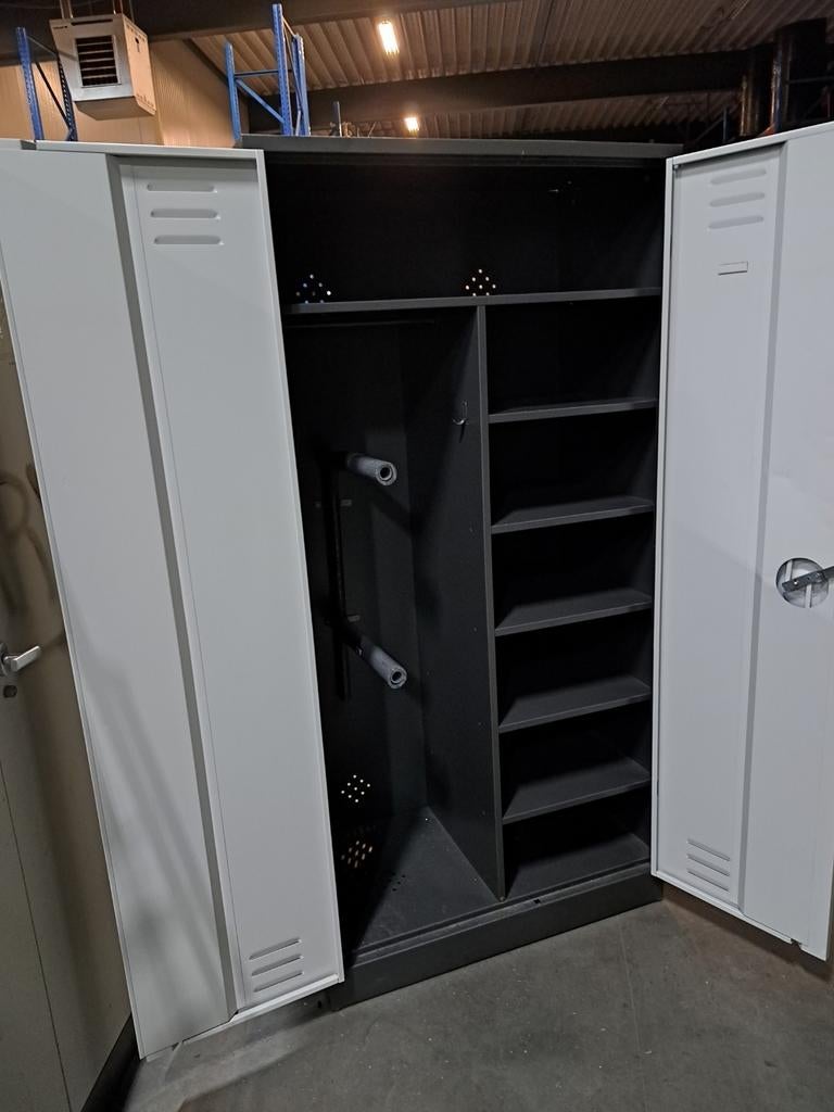 Zadelkast in nieuwstaat, Ophalen of Verzenden