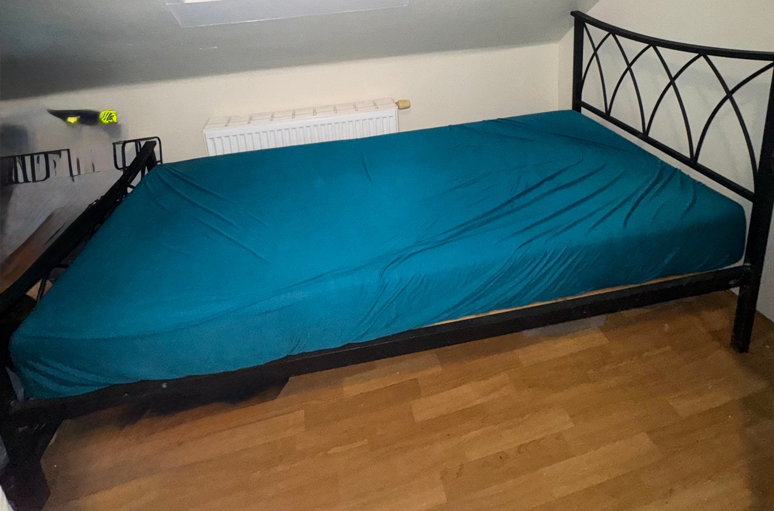 Zwarte bed, Huis en Inrichting, Ophalen, 100 cm, Eenpersoons, Zwart