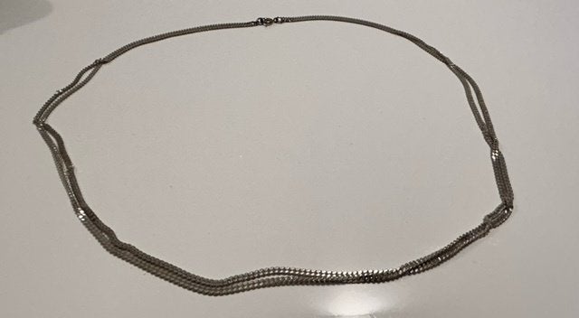 Zilverkleurige riem met dubbele ketting, Minder dan 3 cm, Nieuw, Tailleriem, Ophalen of Verzenden
