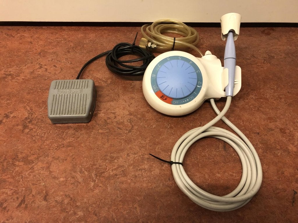 Piezo ultrasonic scaler compleet met voetpedaal