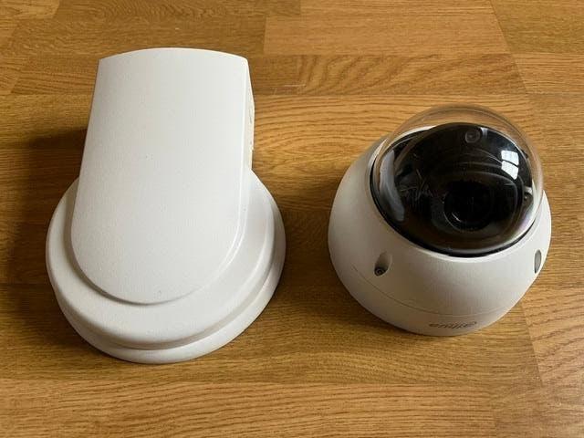 IP - Bewakingscamera DALHUA met support, Audio, Tv en Foto, Videobewaking, Ophalen, Zo goed als nieuw, Buitencamera