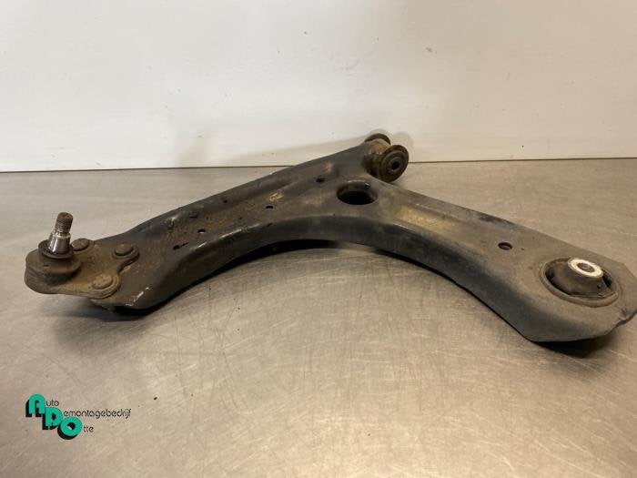 Bras de suspension avant gauche d'un Volkswagen Polo (Polo 0, Autos : Pièces & Accessoires, Volkswagen, -, 3 mois de garantie