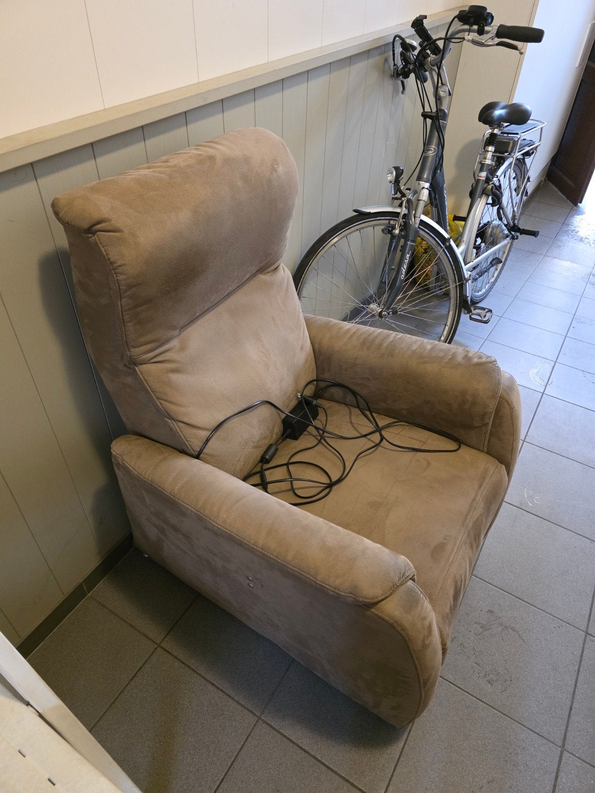 Electrische lig zetel, Ophalen