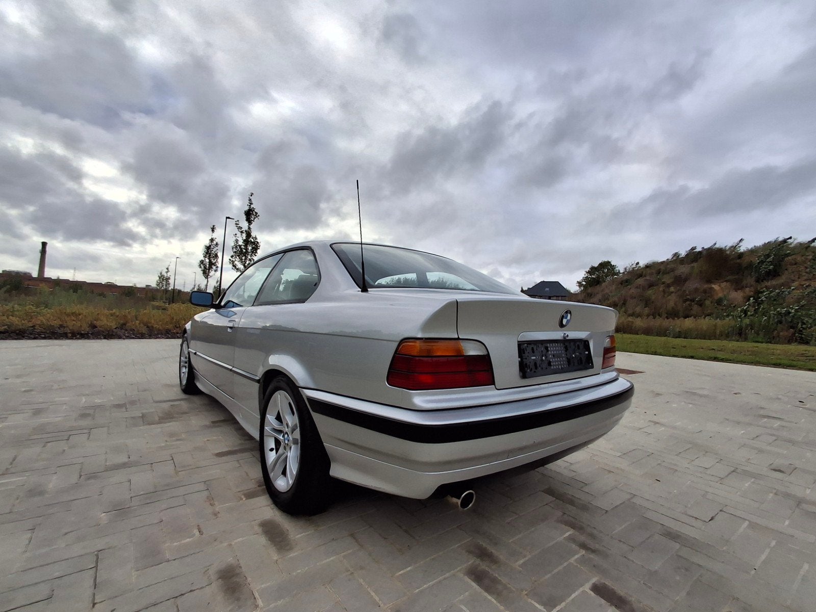 Bmw e36 320i 6cilinder automaat, Autos, Cuir, Argent ou Gris, Noir, 6 cylindres