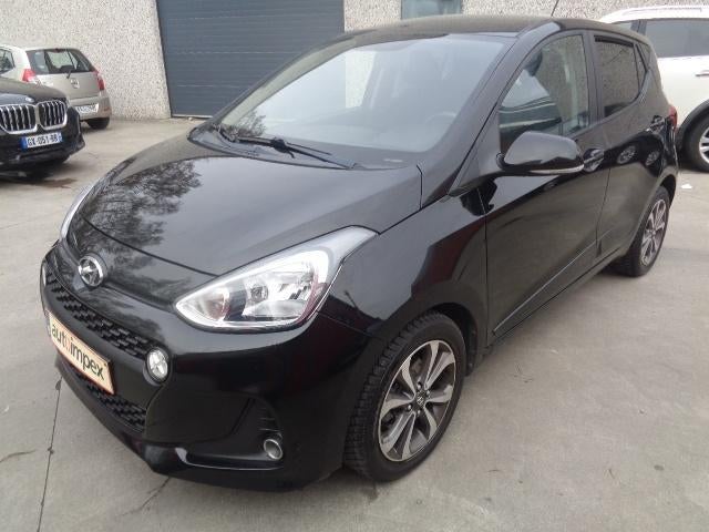 HYUNDAI I10 5P 1000CC BENZINE AUTOMAAT+NAVI EURO6B, Auto's, Stof, 4 cilinders, Zwart, Start-stop-systeem