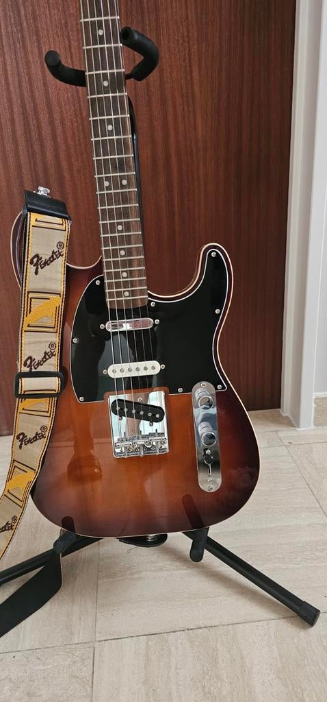 Squier Paranormal Custom Nashville Stratocaster, Enlèvement, Fender
