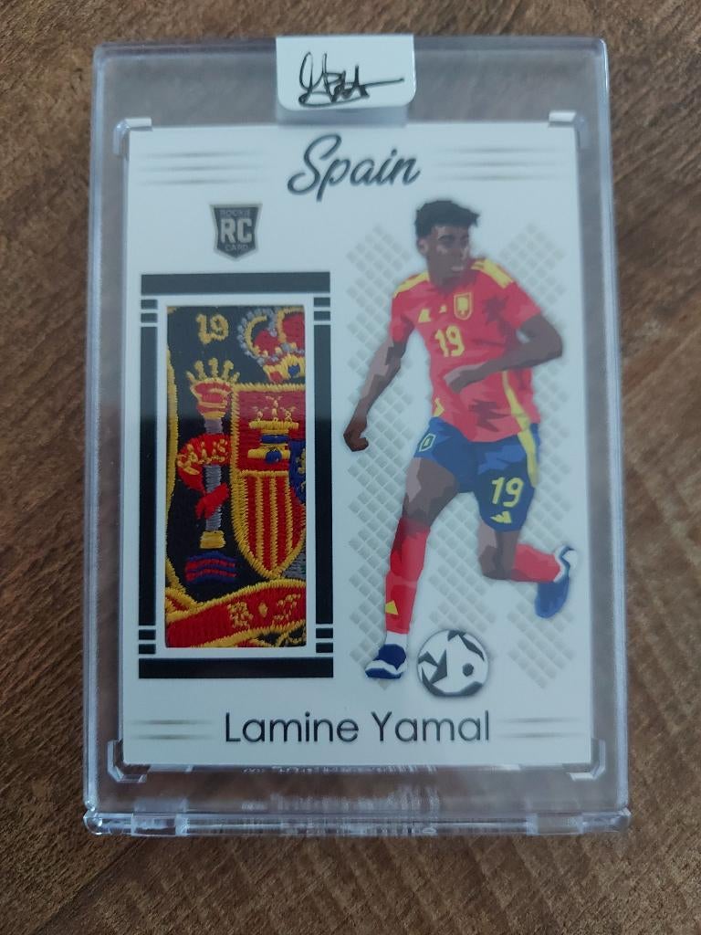 Lamine Yamal - Custom Patch Card - SPAIN - Genummerd 42/50, Verzamelen, Sportartikelen en Voetbal, Ophalen of Verzenden, Nieuw