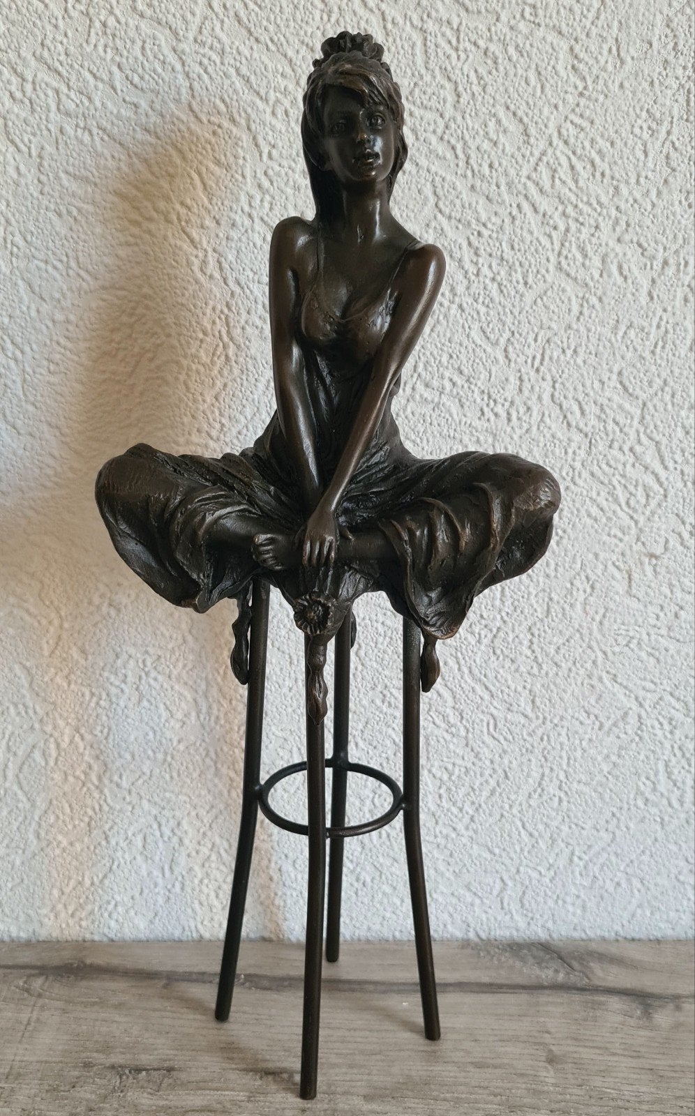 2 bronzen dames op barkruk, Ophalen of Verzenden