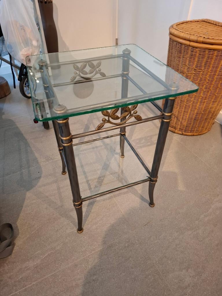 bijzettafeltje, Enlèvement