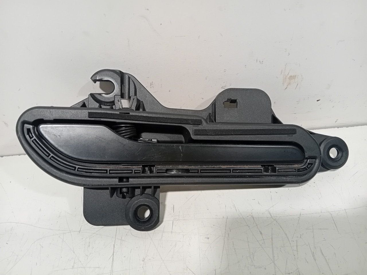 Portiergreep rechts voor Tesla Model, Onderdelen@venauto.nl, Van der Ven Autorecycling B.V., Gebruikt, Ettenseweg 76, 4706 PB Roosendaal, The Netherlands
