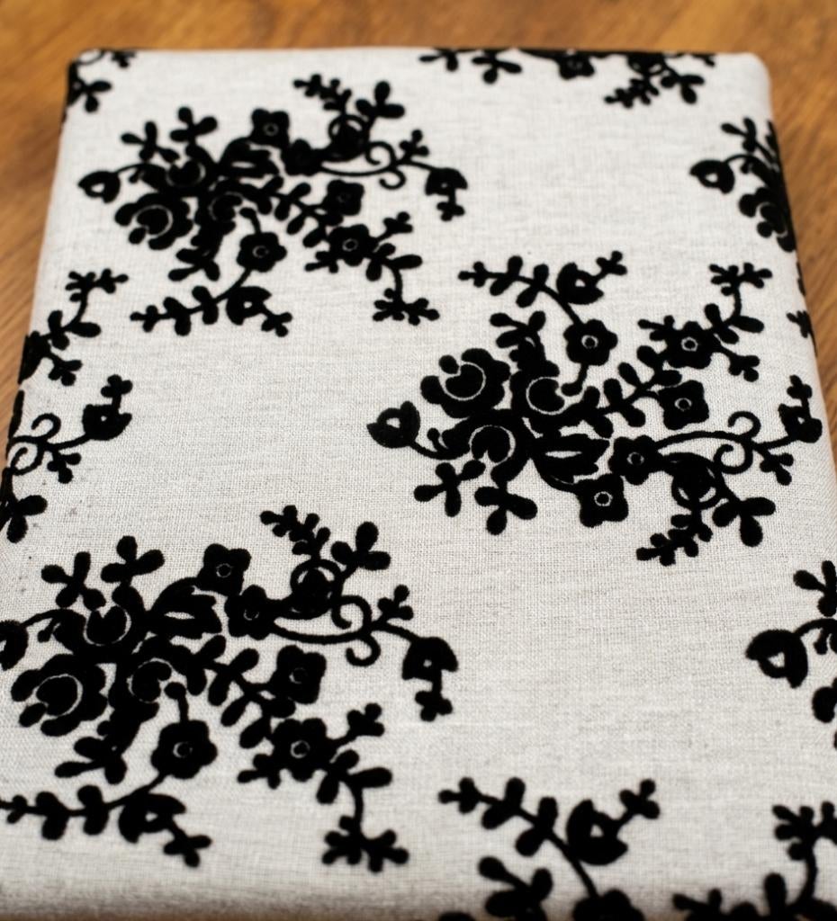 hobbystof grijs met zwarte bloemen in fluweel Veritas, Hobby & Loisirs créatifs, Tissus & Chiffons, Neuf, Gris, Enlèvement ou Envoi