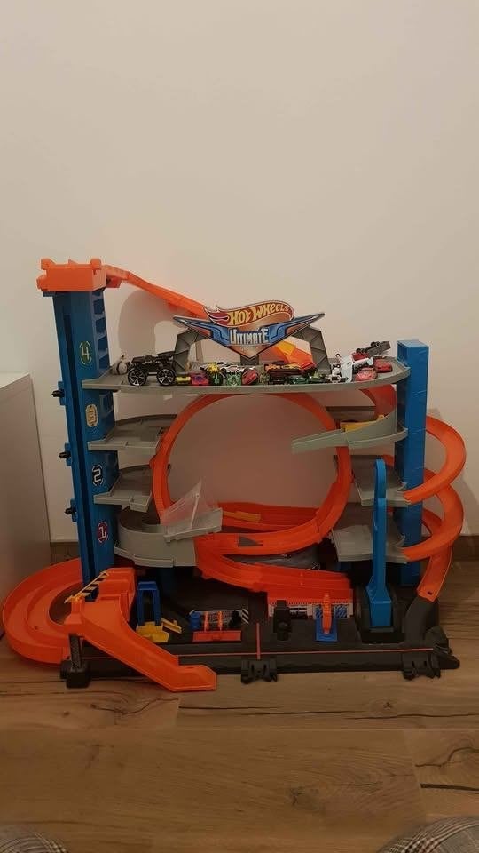Lanceur-Garage Hot Wheels Ultimate avec environ 30 voitures, Enlèvement, Utilisé, Circuit, Hot Wheels