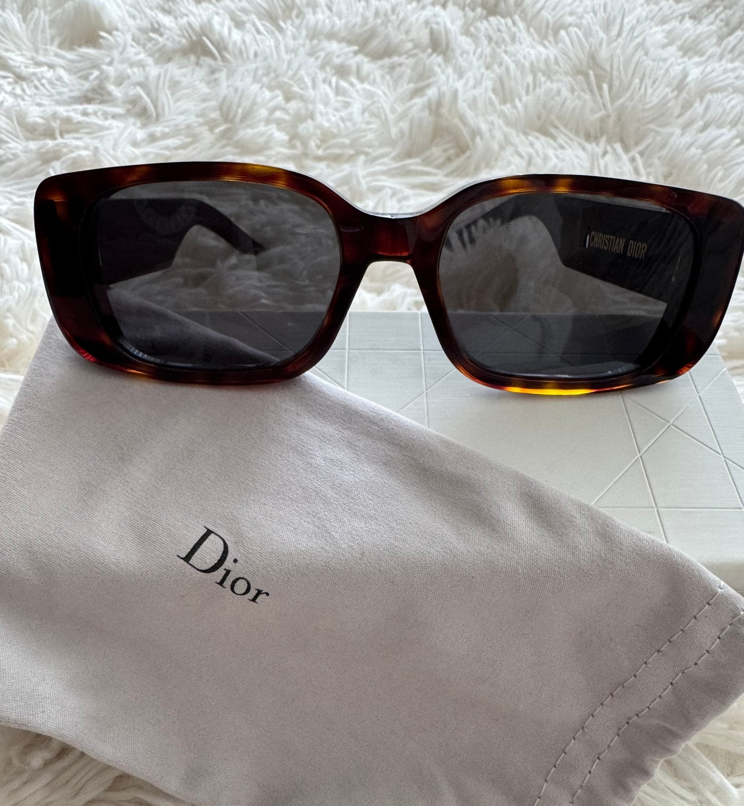 Lunette solaire DIOR Wildior S2U, Enlèvement, Comme neuf, Lunettes