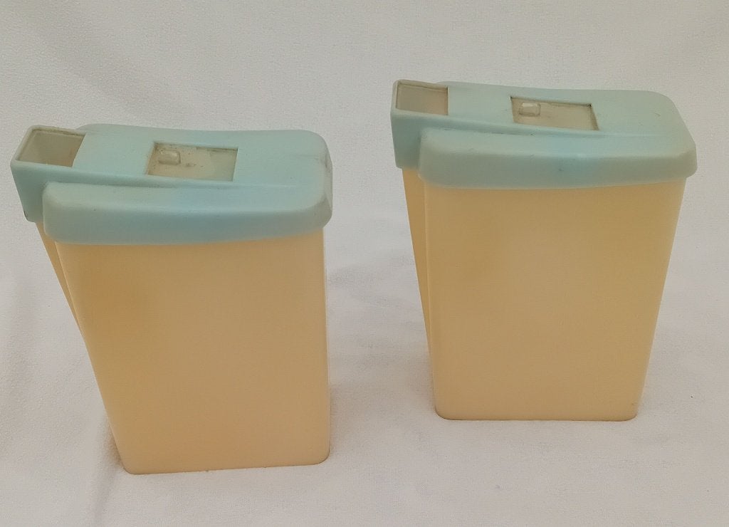 2 vintage bewaar- en strooidozen, Kunststof, Ophalen of Verzenden, Voorraadpot, Gebruikt