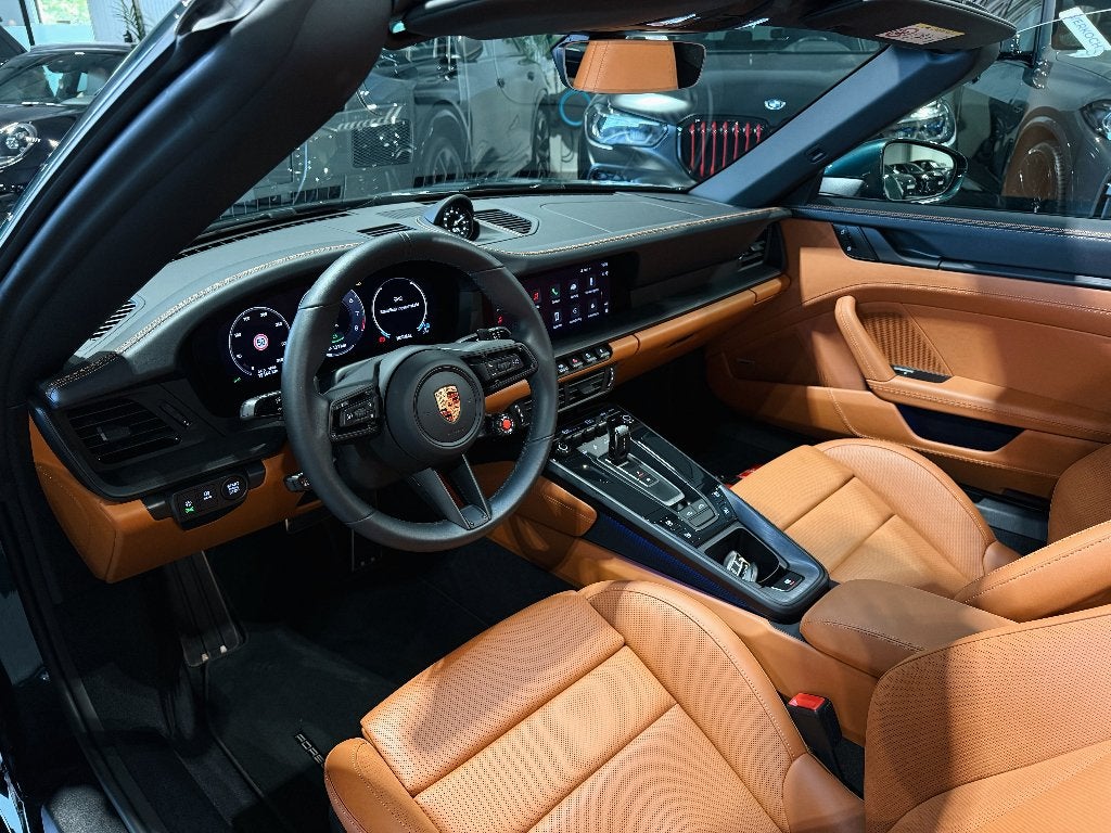 Porsche 911 992.2 Targa 4 GTS | PTS Vert forêt métallisé, Cuir, Achat, Euro 6, Entretenue par le concessionnaire
