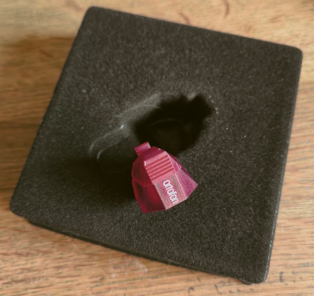 Naald Ortofon 2M RED. Enkel stylus. NIEUW !, Audio, Tv en Foto, Platenspelers, Ophalen of Verzenden, Zo goed als nieuw, Platenspeler-onderdeel