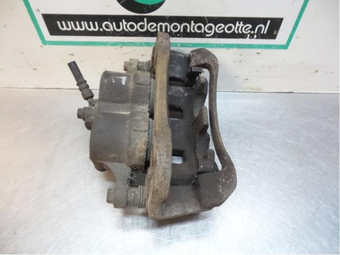 Remklauw (Tang) links-voor van een Hyundai H300, Gebruikt, -, -, Ophalen of Verzenden