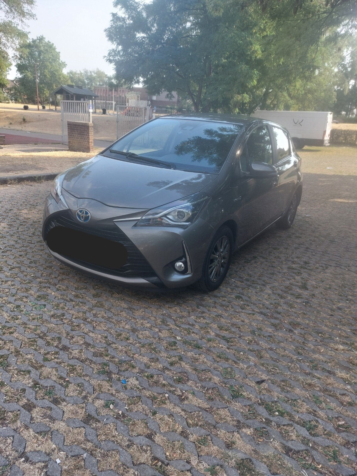 toyota yaris 1,5 l automatique hybride grise 2019 102.916 km, Autos, Toyota, Argent ou Gris, Achat, Euro 6, Entretenue par le concessionnaire