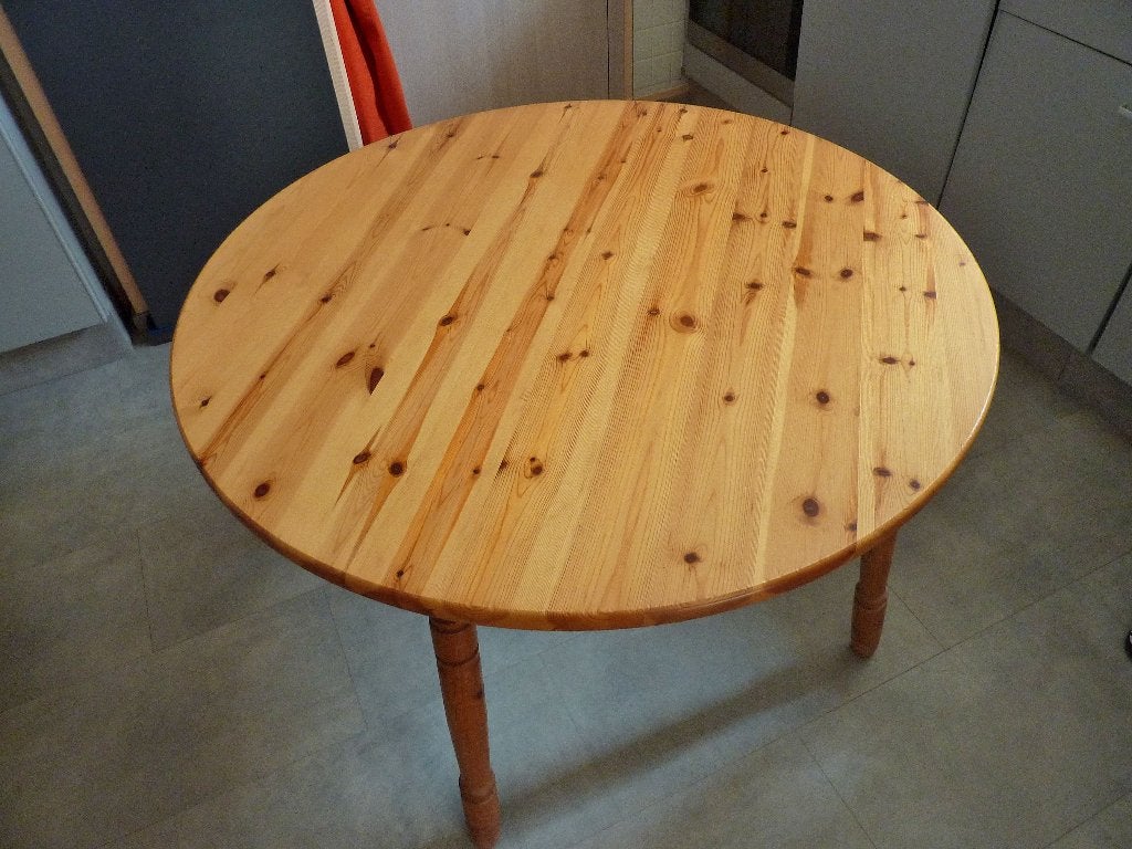 Ronde massief grenen tafel + 4 stoelen, Huis en Inrichting, Ophalen, Gebruikt, Rond, Vier personen