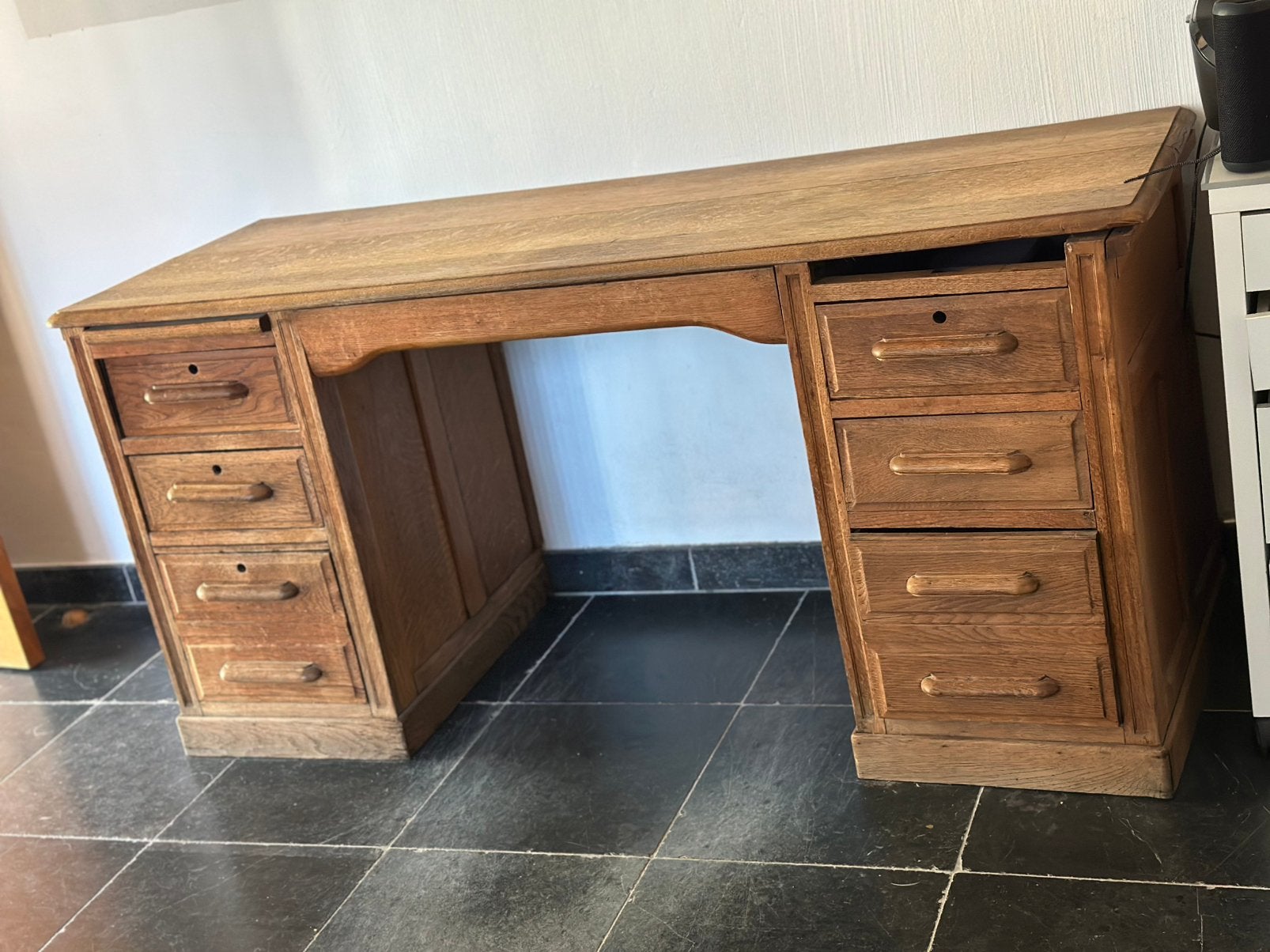 Antiek massief houten bureau, Ophalen, Zo goed als nieuw