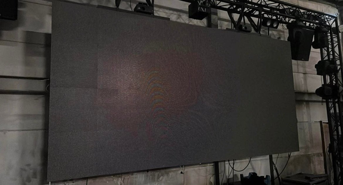 Led wall, Ophalen, Zo goed als nieuw