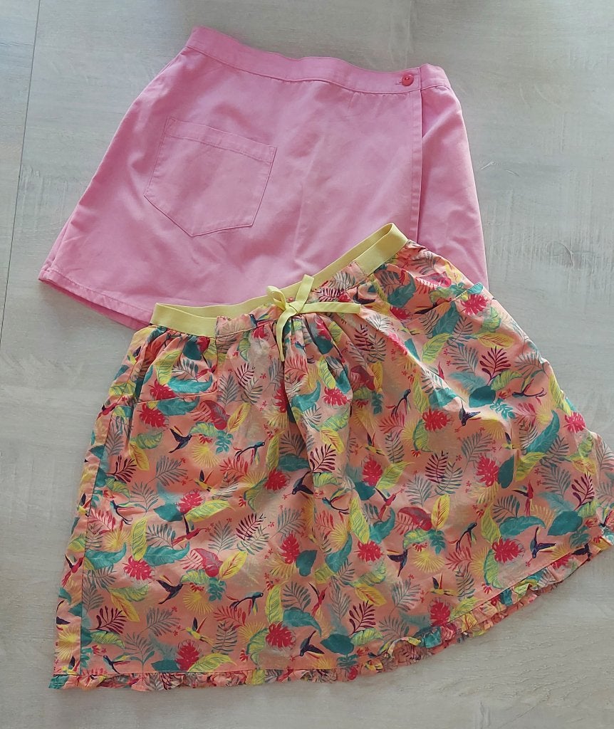 1 jupe Sergent Major + 1 jupe-short Cicerone 10 ans/140cm, Enfants & Bébés, Vêtements enfant | Taille 140, Comme neuf, Fille, Robe ou Jupe