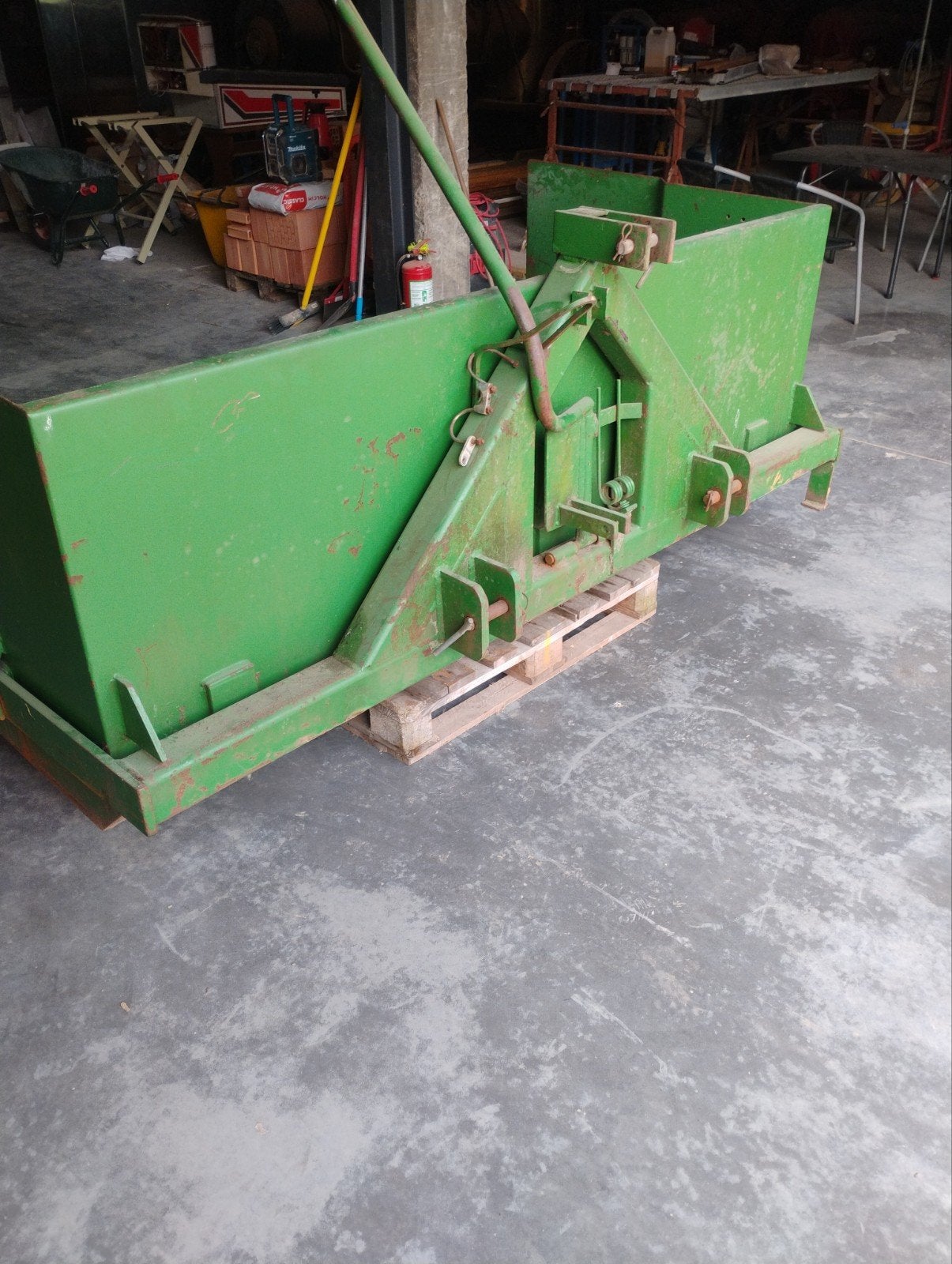 Kipbak tractor, Enlèvement
