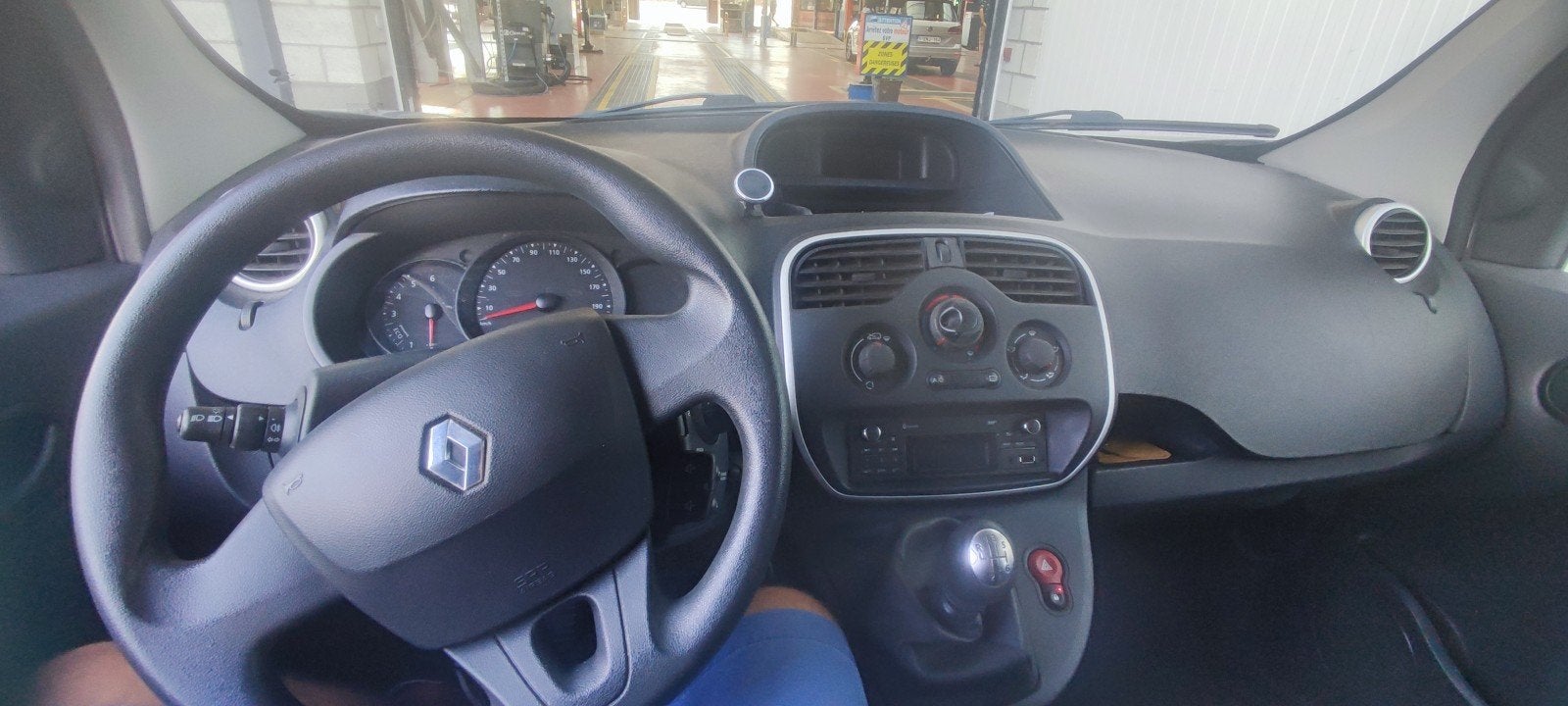 Renault Kangoo grise, Voorwielaandrijving, Stof, Handgeschakeld, Particulier