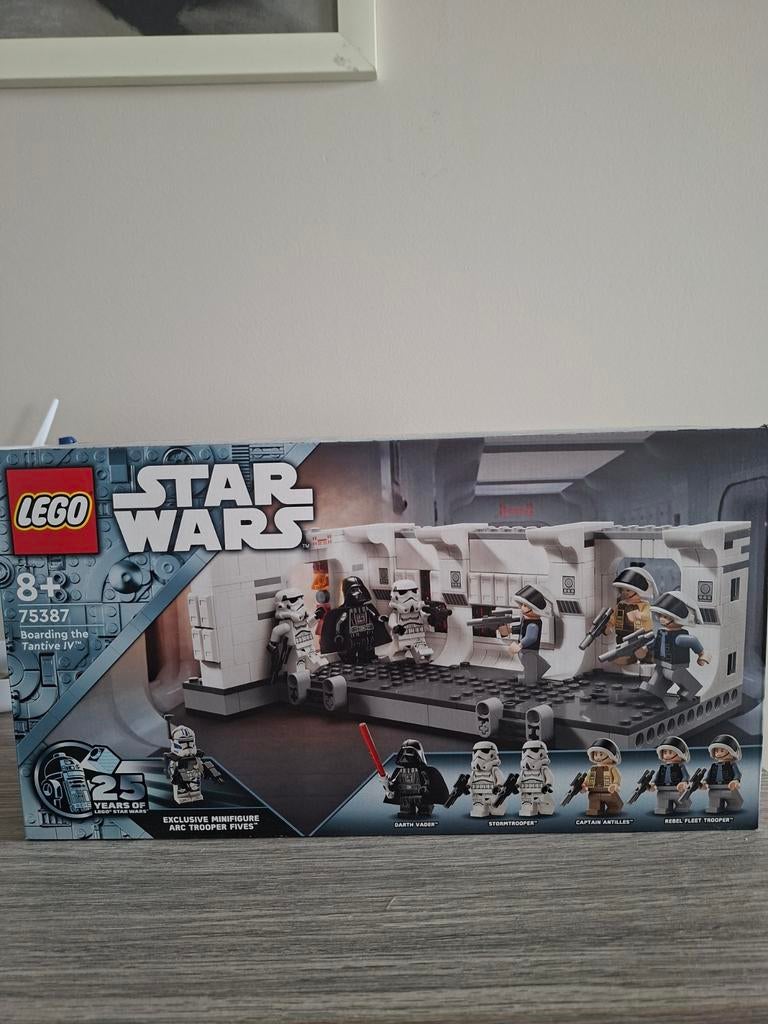LEGO Star Wars 75387 Aan boord van de Tantive IV-set, Ophalen