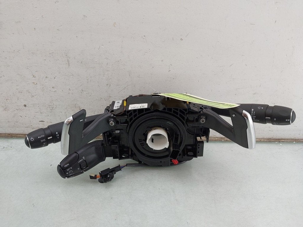 COMBINE COMMODO Peugeot 208 II (UB / UH / UP) (01-2019/-), Kontakt-peugeot@peugeot.com, Utilisé, Peugeot Deutschland GmbH, Bahnhofsplatz
65423  Rüsselsheim, DE