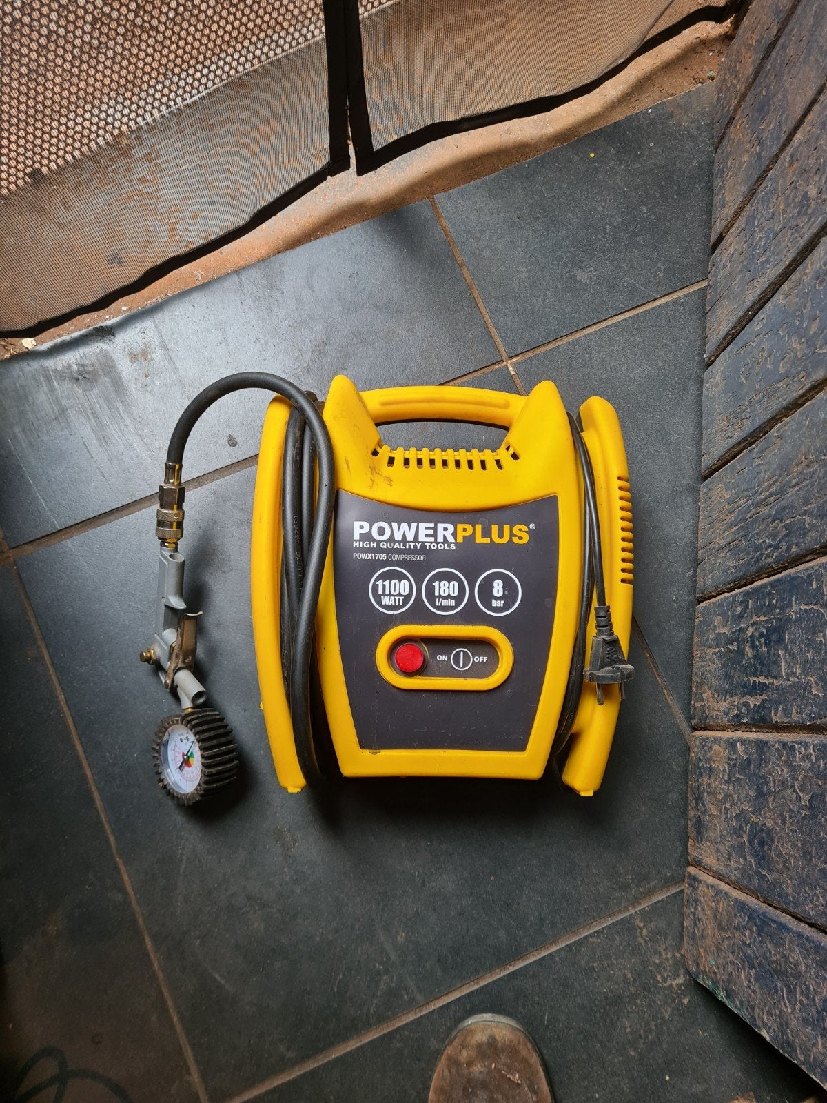 compressor powerplus, Ophalen, 6 tot 10 bar, Zo goed als nieuw, Minder dan 200 liter/min